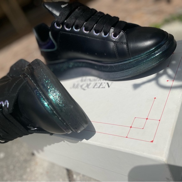 Alexander McQueen Black Perlecent - Picture 7 of 9